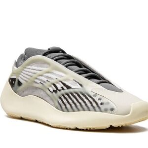 Yeezy 700 V3 Sneakers